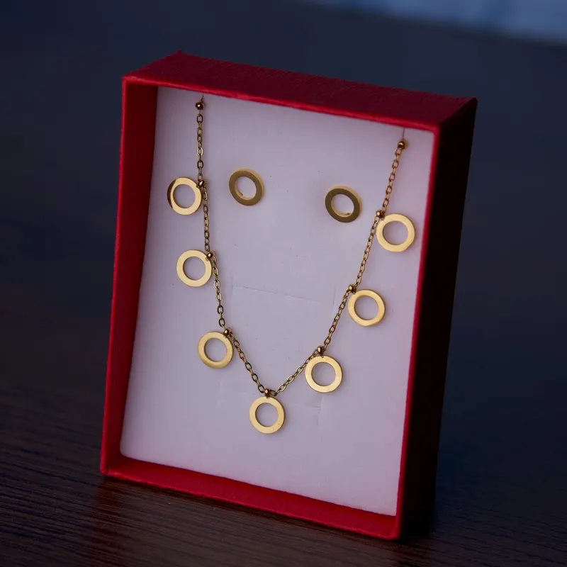 Set collar y aretes